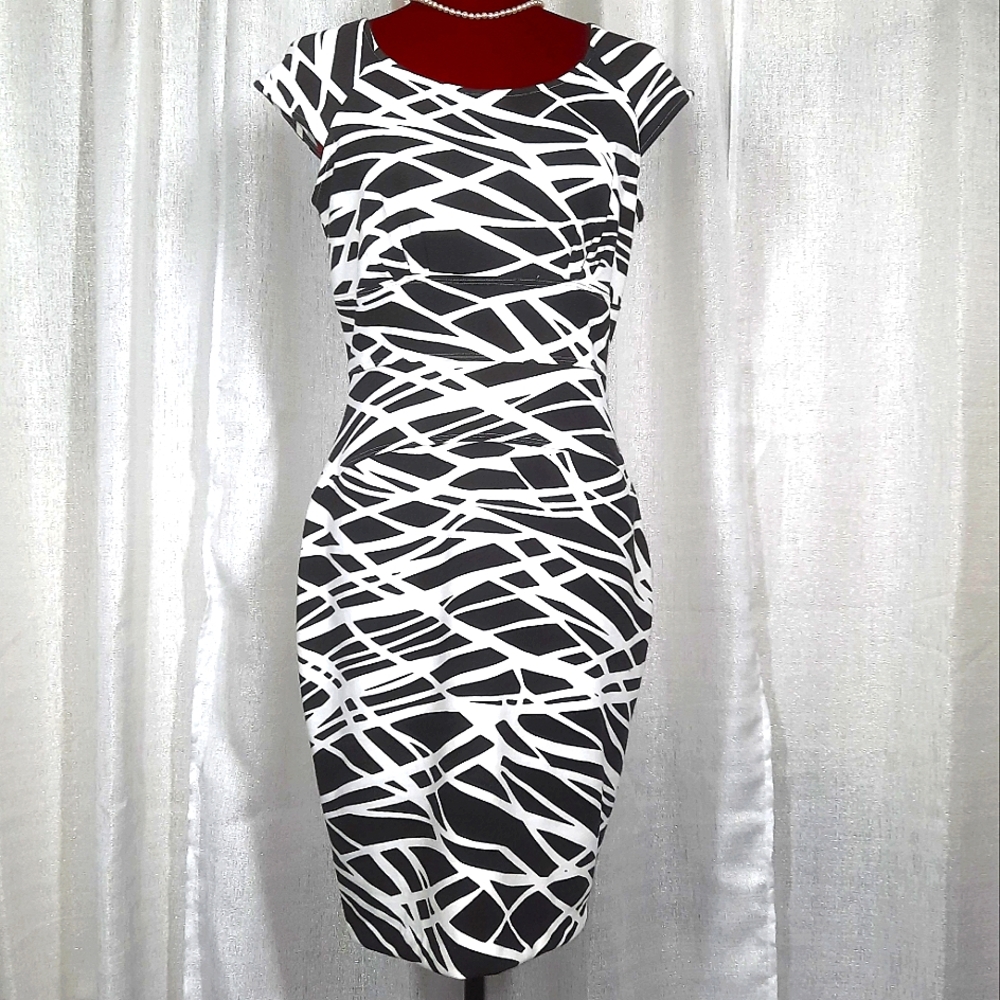 G-III APPAREL GROUP BLACK AND WHITE BODYCON DRESS SIZE SMALL